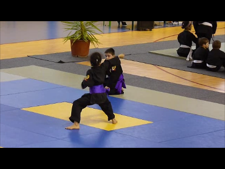 Ma&euml;lia Dubruille au baton long 